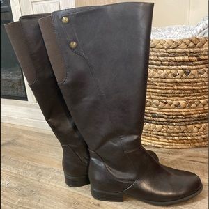 Woman’s size 8.5 Life stride boots